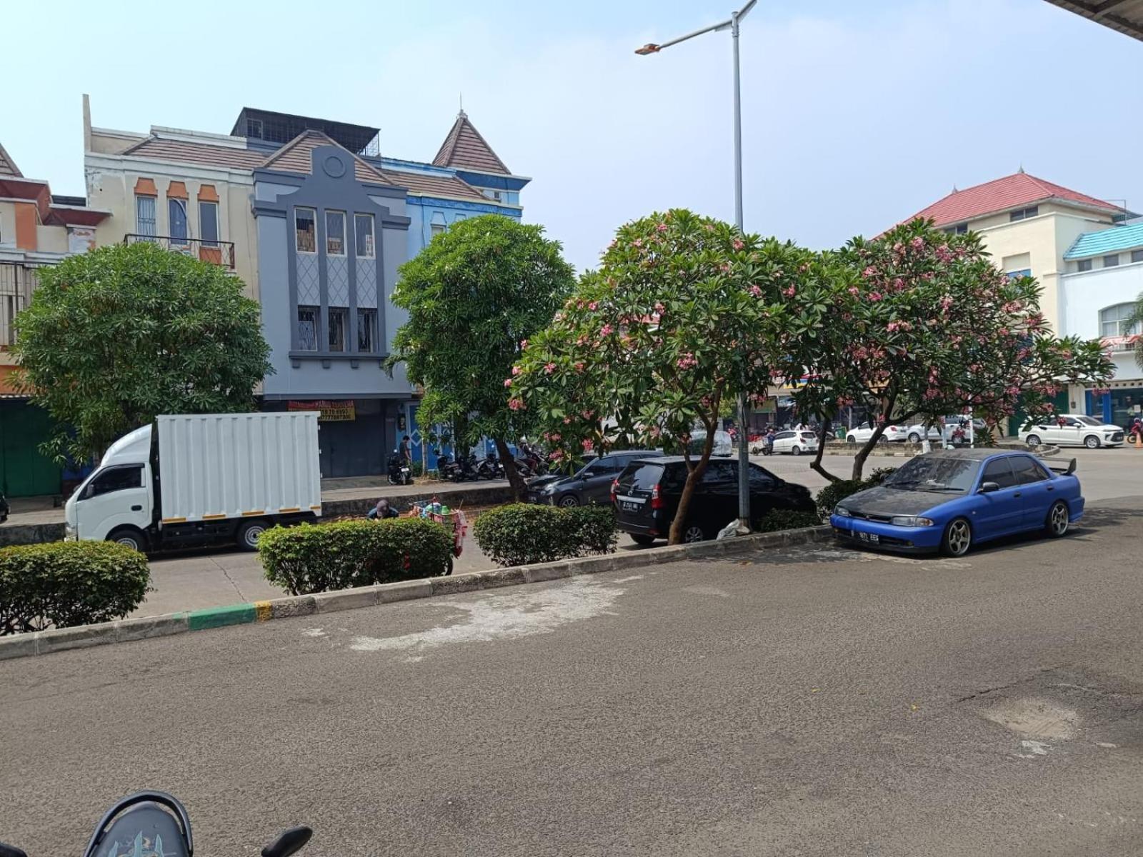 Ratana Cengkareng Syariah Hotel Jakarta Exterior photo