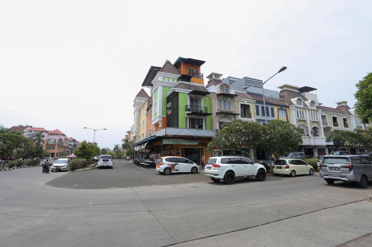 Ratana Cengkareng Syariah Hotel Jakarta Exterior photo